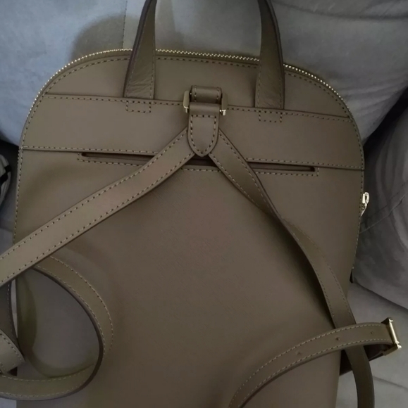 NWT Michael Kors Cindy Large Saffiano backpack - Picture 2 of 3